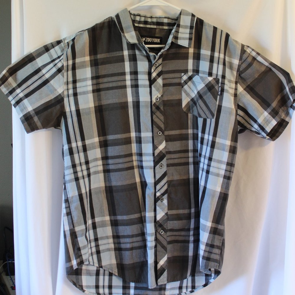 ZOO YORK XL BUTTON UP PLAID SHIRT